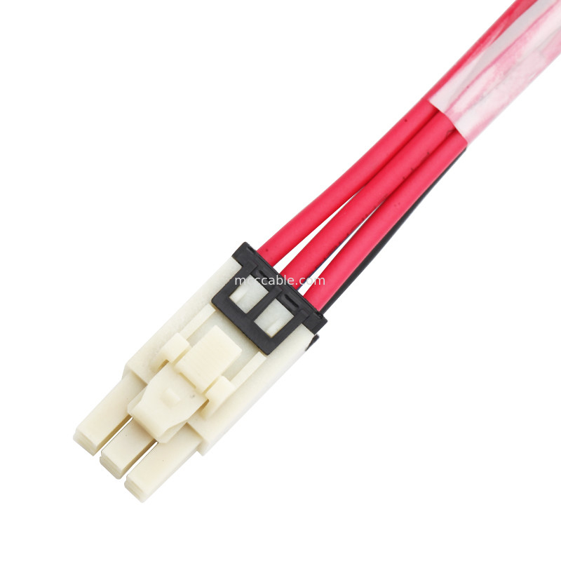 6 Assemblée de harnais de fil de longueur de la borne 100mm Molex 1722582106 à 4 Pin TE 208130-1
