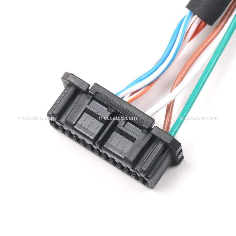 Un câble Samtec ACRK-12 circulaire à Molex à micro-verrouillage à 26 broches
